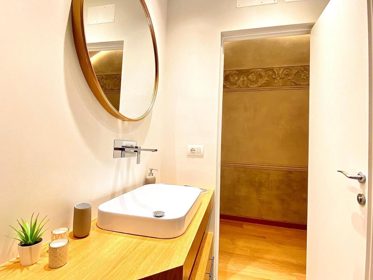Amazing San Lorenzo 19, Rolli Palace Unesco - Stunning View Overlooking The Cathedral - Free Private Parking- جنوة المظهر الخارجي الصورة